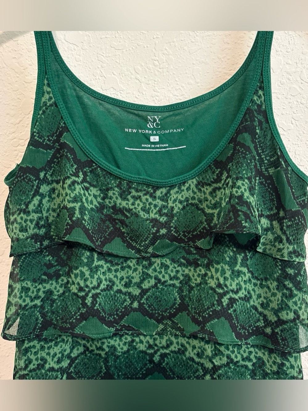 Y2K Green Ruffle-Tiered Snake-Print Tank Top✨ - Picture 3 of 5